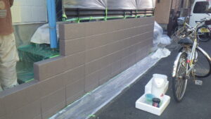 ブロック塀はカフェモカのイメージでお願いされました。施主様と確認して塗りました。